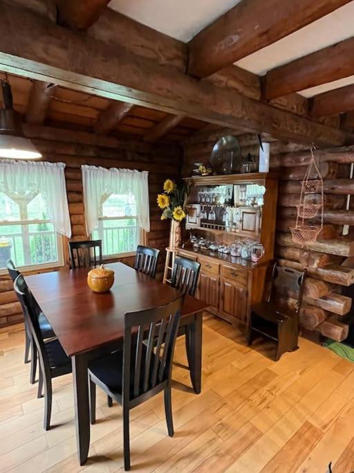 Acorn Resort A Unique Retreat Cabin, 13 Acres Land Bloomington Exterior photo