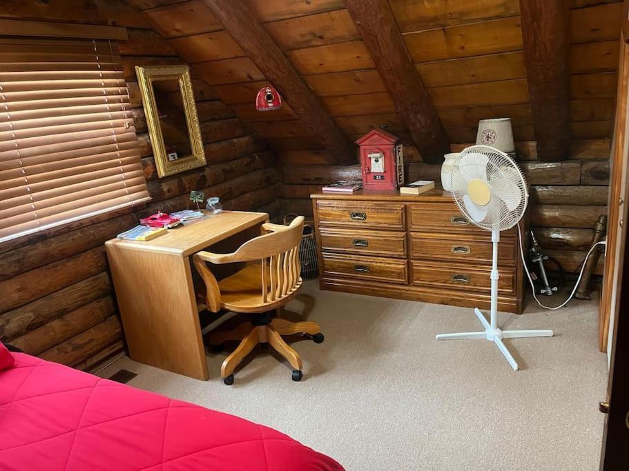 Acorn Resort A Unique Retreat Cabin, 13 Acres Land Bloomington Exterior photo